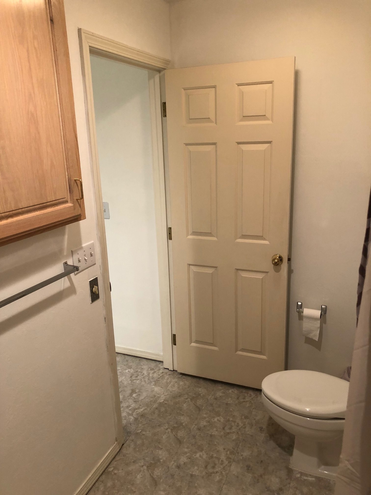 private bath & stool